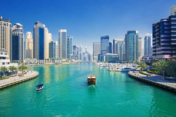 Paseo en barco por Dubái Marina + Burj Khalifa con cena