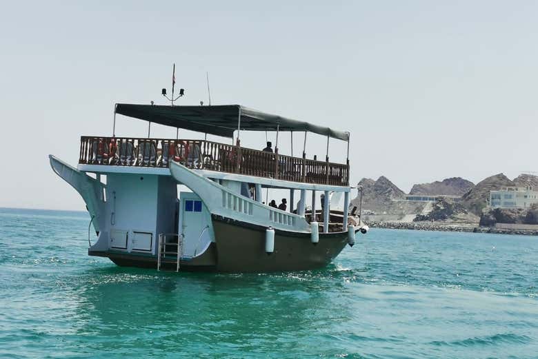Disfrutando del crucero por la bahía de Dibba