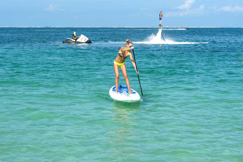 Practica paddle surf en Dubái