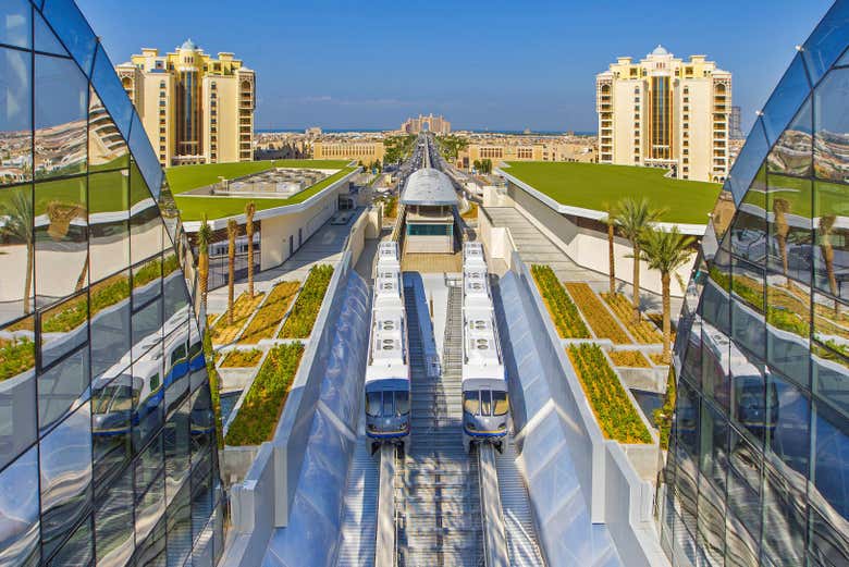 Listos para viajar en el monorrail de la Palmera Jumeirah