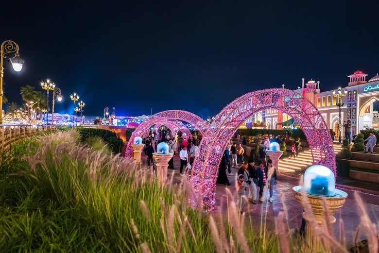 Global Village por la noche