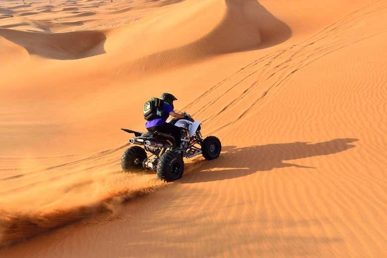 Recorriendo el desierto en quad