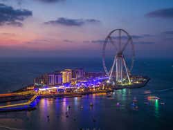 Ain Dubai de noche