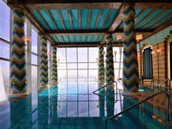 Burj Al Arab, piscina interior