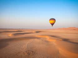 Paseo en globo por el desierto de Al Ain