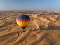 Paseo en globo por el desierto de Dubái