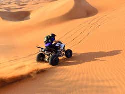 Recorriendo el desierto en quad