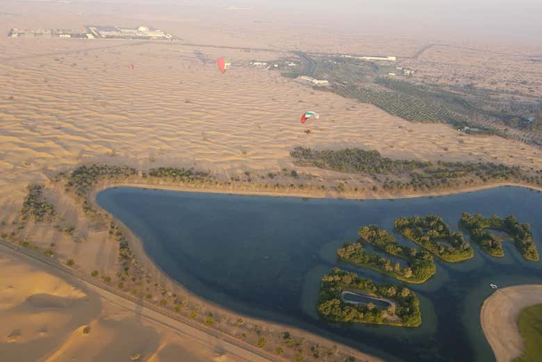 Sobrevolando el desierto de Dubái